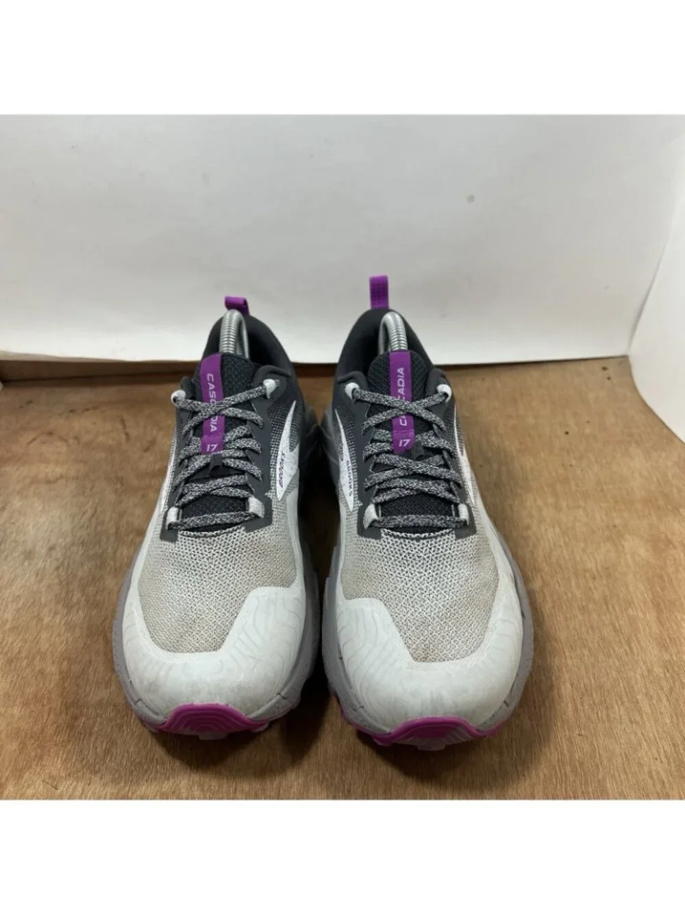 Brooks Cascadia 17 Trail Running Hiking Shoe Women Size 9.5 Grey Purple